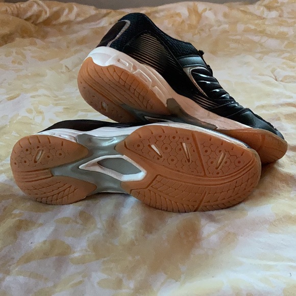 Black volley ball shoes - Picture 2 of 4